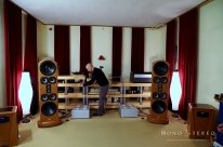 KAA 2016 Demo : Kuzma, Zanden pre & phono, ASI 2x2.5kW mono block, Legacy Whisper loudspeakers+2xSub